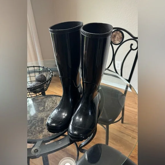 UGG rain boots.  Size 9. Tall Black shiny style - Picture 2 of 10